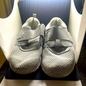 Men’s Propet’s Stability Strap Walking Shoe.  Gray Mesh Upper.  9 ½ wide